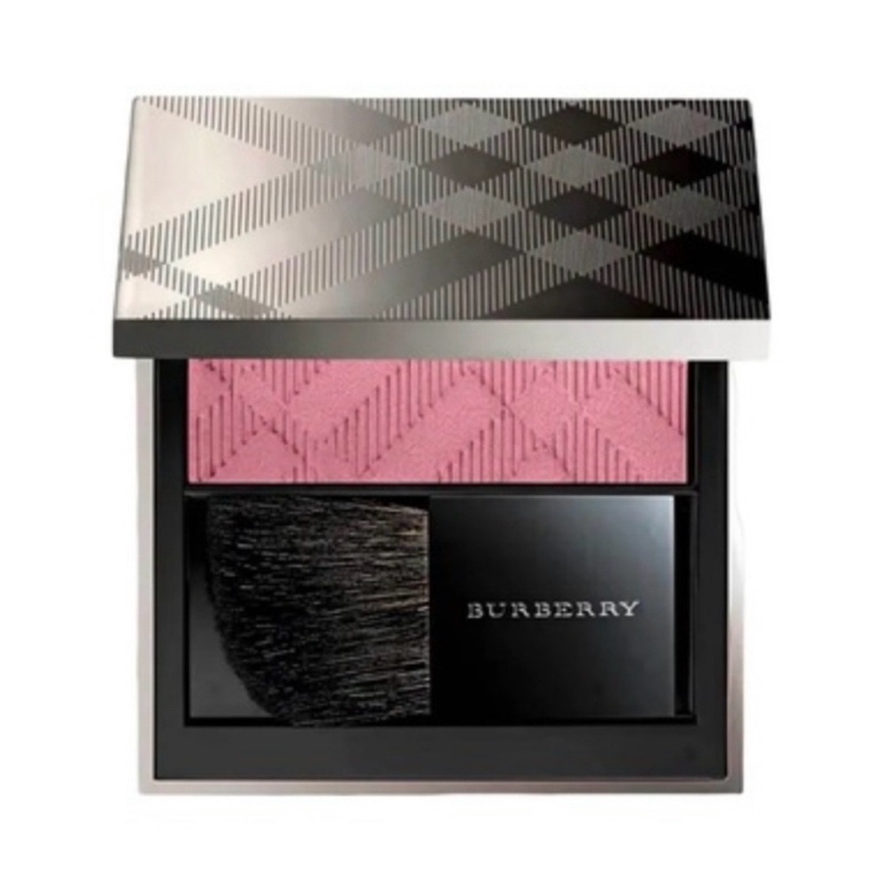 Burberry Light Glow Natural Blush
CAMEO BLUSH No.02     0.24 oz | NIB